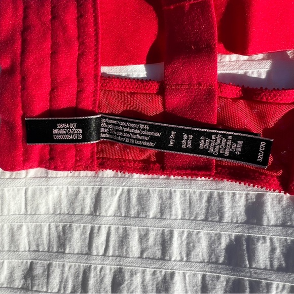 Victoria's Secret Very Sexy Push Up Cage Bra in Red, 32C - Picture 11 of 11